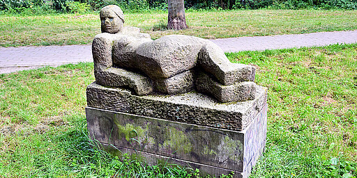 Spiel Sport und Trampolin  Skulptur im Springpfuhlpark