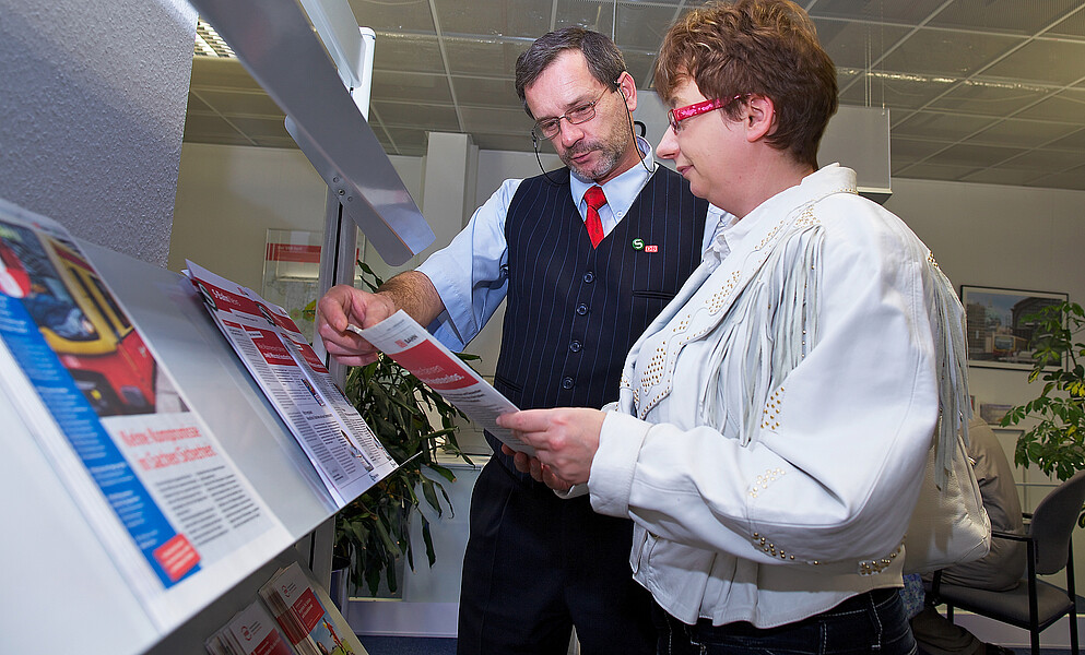 Beratung einer Kundin im Abocenter am Ostbahnhof
