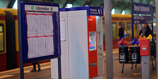 Fahrplanaushang auf dem Ostbahnhof