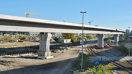 Neue City S-Bahn Schon im Rohbau fertig: die Brücke der neuen S-Bahn- Strecke zwischen Hauptbahnhof und Wedding.