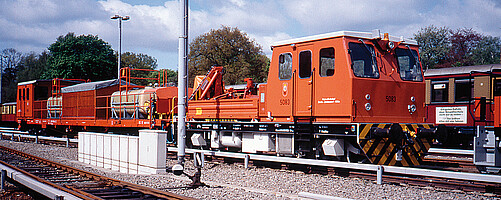 Die BVG beschaffte diverse Arbeitsfahrzeuge wie diesen Unkrautspritzzug zur Pflege der Bahnanlagen.