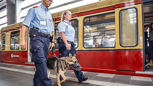 Eröffnung S-Bahnwache Ostkreuz Doppelstreife mit Hund am Bahnhof Ostkreuz