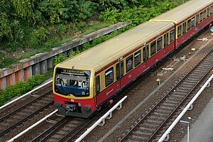 Baureihe 481 bei der Einfahrt zum S-Bahnhof Gesundbrunnen