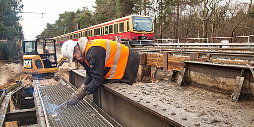 Streckenarbeiten Bauarbeiten an Gleisen und Weichen in Grunewald