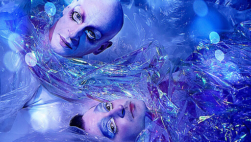 Märchenhafte Bühnen im Advent Das Hexenberg Ensemble verzaubert im Glaspalast mit Klassikern von Andersen und den Brüdern Grimm.