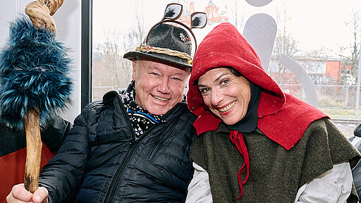 Weihnachtswichtel Erinnerungsfoto Die Wichtel verbreiteten gute Laune in der Ringbahn.