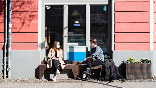Eine Runde Berlin Heute mal nicht Interviewerin, sondern Interviewte: Ann-Kathrin Hipp (links) mit punkt 3-Redakteur Lionel Kreglinger