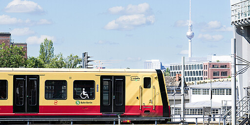 Neue S-Bahn BR 483/484 im Bahnhof Berlin Ostkreuz