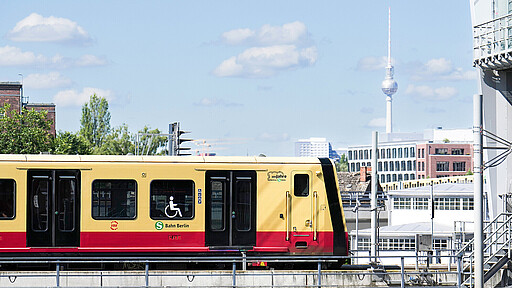 Neue S-Bahn BR 483/484 im Bahnhof Berlin Ostkreuz