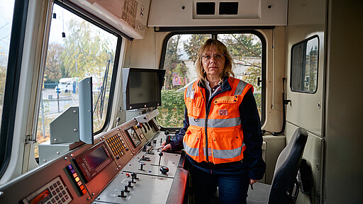 Kathrin Mannke arbeitet seit 1992 als Triebfahrzeugführerin.