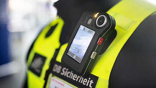 Alle DB-Mitarbeitenden mit Kundenkontakt erhalten Bodycams – die Nutzung ist freiwillig.