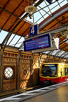 S-Bahn Berlin pilot project - light sensor shows passengers how much space is available on the train.