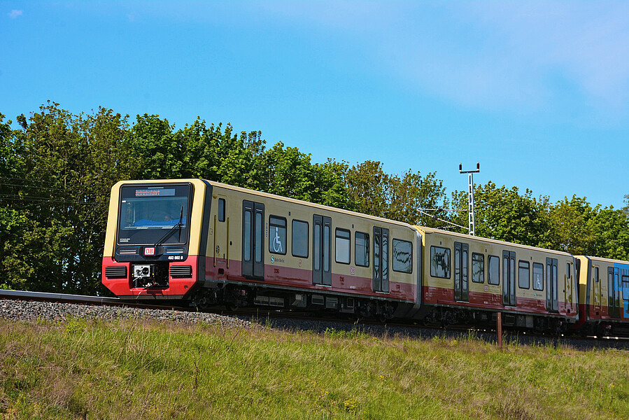 Die neue S-Bahn BR483/483 im Testbetrieb Die neue S-Bahn BR483/483 im Testbetrieb