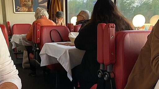 Die alten Speisewagen der Tschechischen Eisenbahnen sorgen bald auf S-Bahngleisen für kulinarische Freuden.