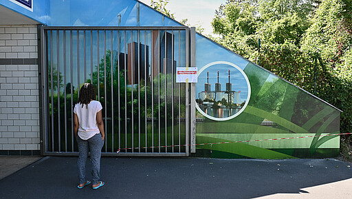 Buntes Wahrzeichen für den Berliner Südwesten Das alte Heizkraftwerk am Teltowkanal.