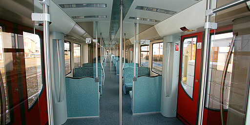 Halbzug BR481 Innenansicht des durchgehenden Halbzugs der BR481