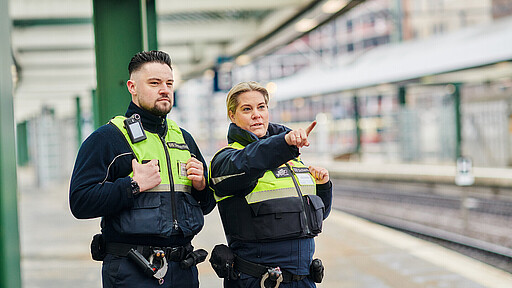 Security Team im Berliner Ostbahnhof