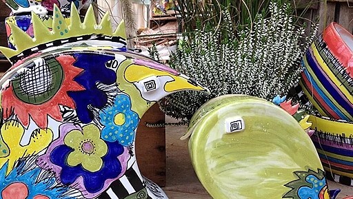 Kunsthandwerk zum Anfassen Über 70 Stände laden Keramikliebhaber:innen zum Stöbern, Entdecken und Genießen ein.