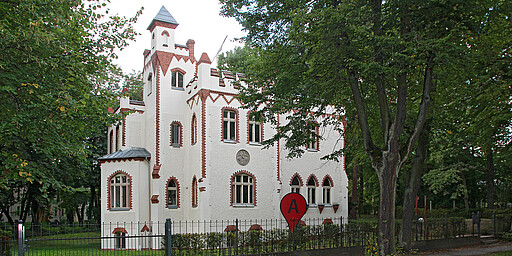 Station 3: Villa Lademann