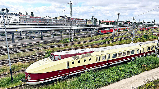 Eleganz auf Schienen Der SVT fuhr seit 1968 unter anderem von Berlin aus nach Wien, Kopenhagen, Malmö oder Karlsbad und war bei der Deutschen Reichsbahn damals hochmodern.