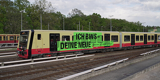 A clear message A sight for sore eyes! For its many test runs, our #NewSBahn has added a splash of colour and greets future passengers with slogans like “It’s me – your new ride”. The 483/484 series continues extensive testing until its official launch in 2021.