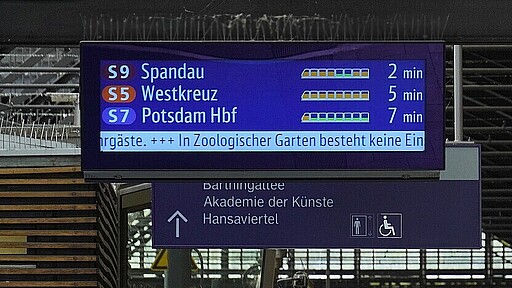 Lightgate Ein Projekt, bei dem es darum geht die Auslastung der S-Bahnen vor Einfahrt an den Bahnhofsanzeigern zu zeigen.