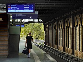 Lightgate Ein Projekt, bei dem es darum geht die Auslastung der S-Bahnen vor Einfahrt an den Bahnhofsanzeigern zu zeigen.