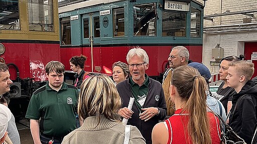 Zeitreise auf Schienen Faszinierende Einblicke und technische Details zu historischen S-Bahn-Fahrzeugen aus den 1920er und 1930er Jahren bekamen die Besucher während der Führungen durch das Werk. Technik zum Anfassen – hier wird Eisenbahngeschichte lebendig!