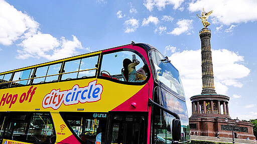 Berlin ohne Hektik entdecken: Alle 15-19 Minuten kommt ein Bus vorbei.