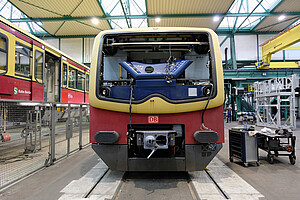481 series frontal view during the train’s refurbishment