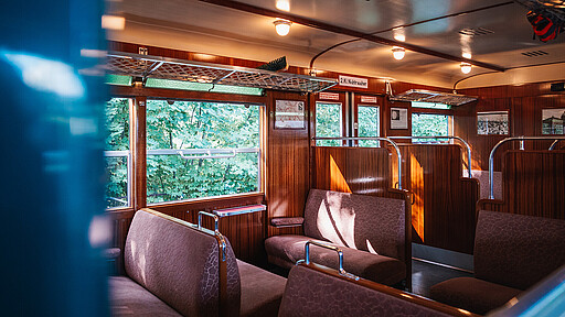 Fahren mit Ambiente Ein Blick ins Innere eines historischen Zuges