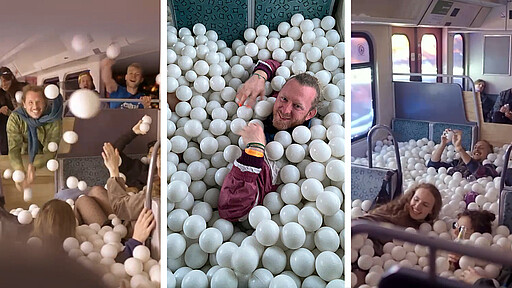 Bällebad in der Techno-S-Bahn Bällebad in der Techno-S-Bahn