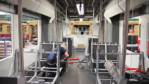 Langlebigkeit 481 Inneneinrichtung Einbau des Sitzgestühls