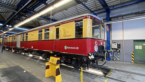 Der aktuelle Hilfsgerätezug 2023 mit Triebwagen der Baureihe 478