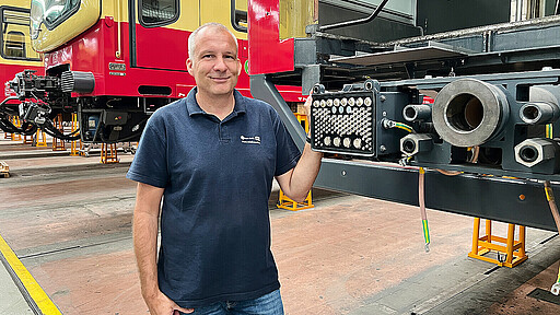Elektrik-Abend im Werk Schöneweide Am 15. Oktober führt Fertigungsleiter Torsten Rudloff beim Elektrik-Abend durch das Werk Schöneweide.
