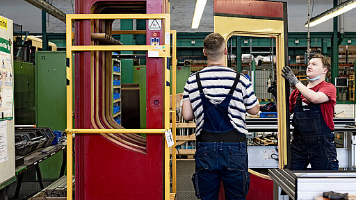 Im Rahmen der Modernisierung werden auch die Türen komplett überarbeitet