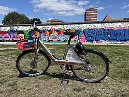 Auf dem längsten noch erhaltenen Teilstück der Berliner Mauer hat sich eine dauerhafte Open-Air-Galerie etabliert.
