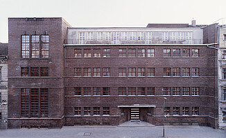 Das Gebäude der Mädchenschule