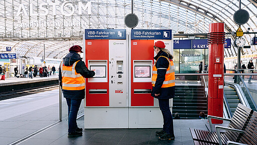 Funktionsprüfung bestanden Während ihrer Schicht kontrollieren die mobilen Aufsichten auch die Funktionstüchtigkeit von Automaten...