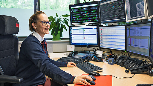 Nicole Günsche an ihrem Arbeitsplatz Nicole Günsche an ihrem Arbeitsplatz