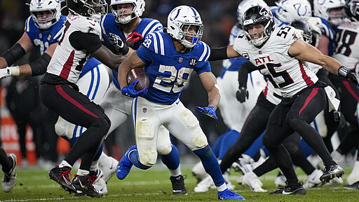 NFL Berlin Game 2025 Spieler der Indianapolis Colts und der Atlanta Falcons beim 2025 NFL Berlin Game