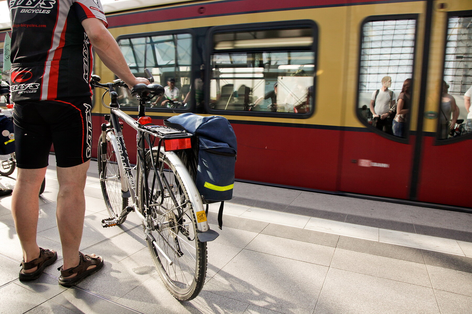 Mit dem Fahrrad S- und U-Bahn nutzen –