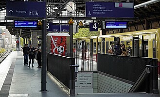 Auslastungsanzeige am Bahnhof Bellevue Die digitalen Anzeigen am Bahnhof Bellevue zeigen die Auslastung der kommenden Züge an.