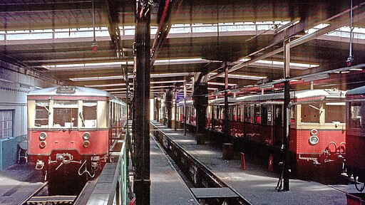 Blick in die Halle zur Reichsbahnzeit 1982 mit Bankier- und Stadtbahnerzug Blick in die Halle zur Reichsbahnzeit 1982 mit Bankier- und Stadtbahnerzug