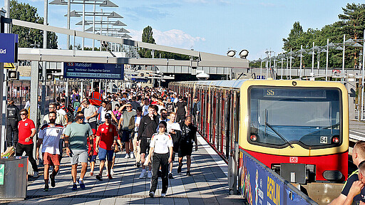 Positives Fazit. Um die Fußballfans zuverlässig ins Stadion zu bringen, war eine gute Organisation gefragt.