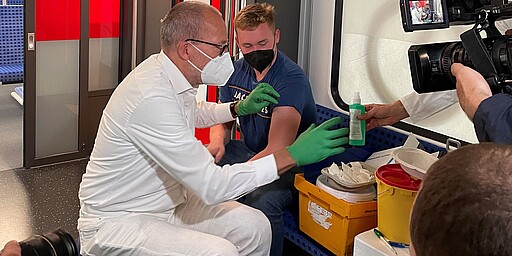 Die Impfungen führte der Bahnarzt Dr. Christian Gravert durch.