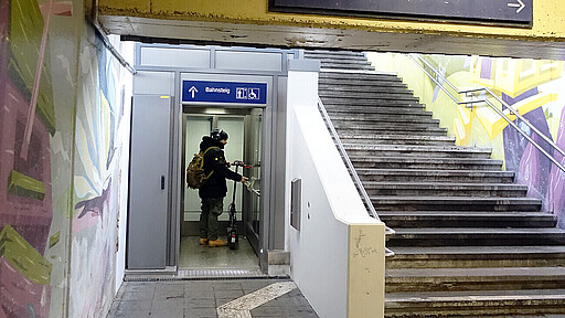 S-Bahnhof Lehnitz Neuer Aufzug am Bahnsteig