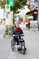 Laura Gehlhaar in ihrem Rollstuhl