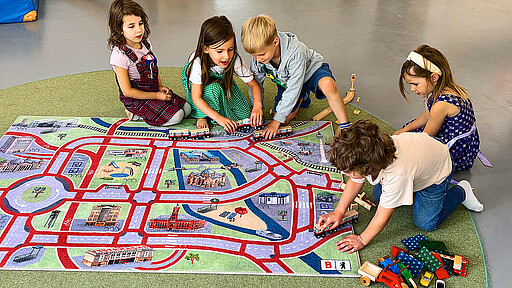 Verkehrswende auf dem Spielteppich Berlins vielfältige Verkehrswege spielerisch entdecken – nachhaltig und authentisch.