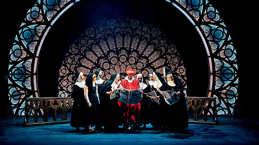 Das Kult-Musical „Sister Act” kommt auf Tournee nach Berlin – mit mitreißendem Soundtrack und liebgewonnenen Charakteren.